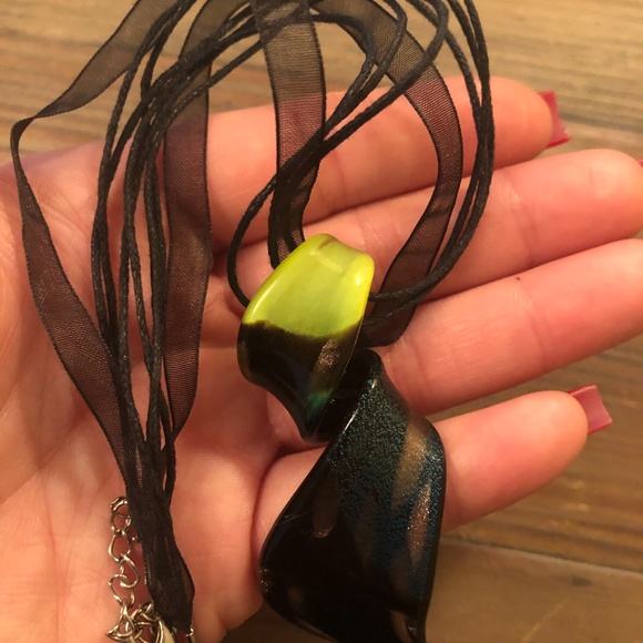 Metallic Twist Pendant Necklace - Picture 3 of 3